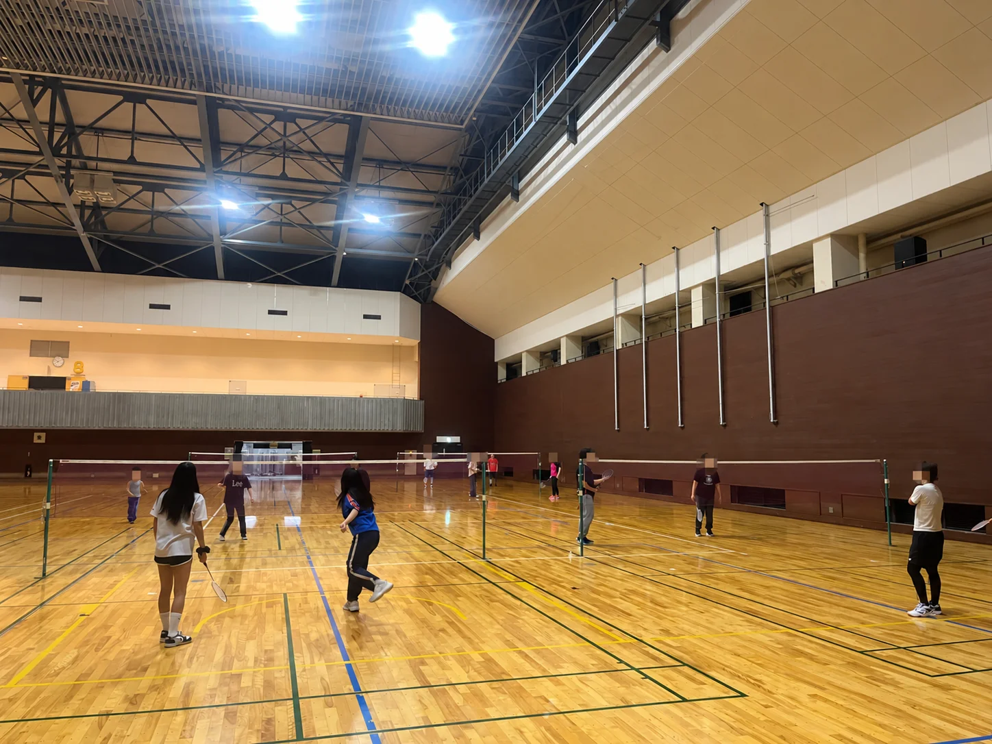 10月23日のバドミントン活動風景。顔部分にプライバシー保護加工